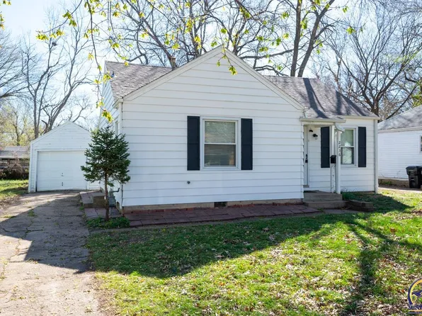 2236 SW Plass Ave, Topeka, KS 66611