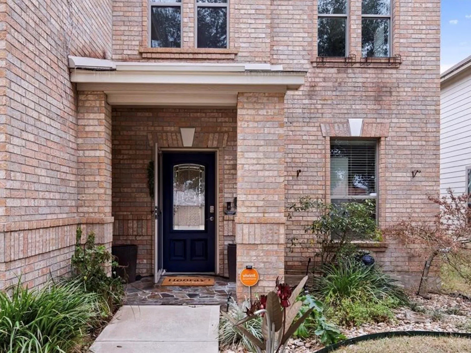 3 bed, 2.5 bath, 2244 sqft, $2,395 — Photo 2