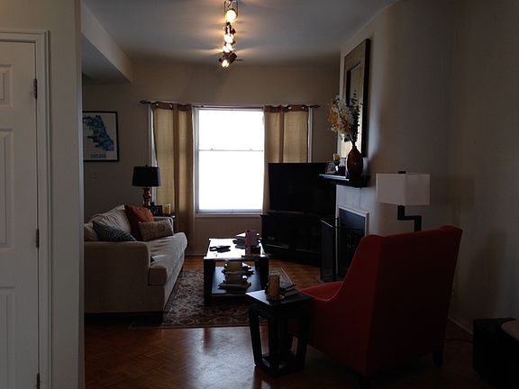 4th image of 1939 W Wellington Ave