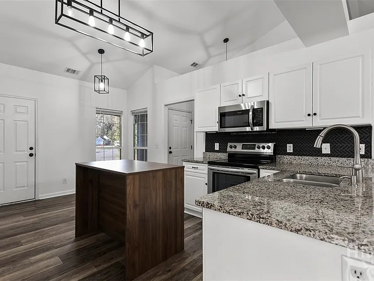 110 Saint Ives Way — Photo 10