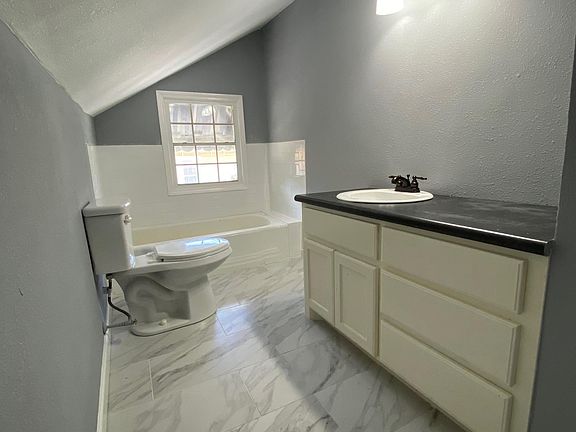 5th image of 2243 Long St