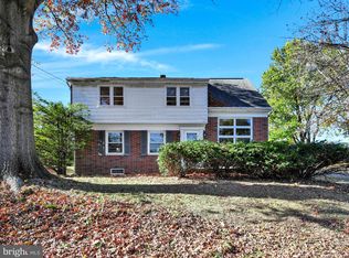 132 N 7th St, Akron, PA 17501