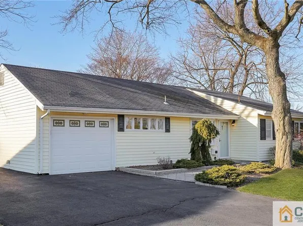 67 Kendall Rd S, Kendall Park, NJ 08824