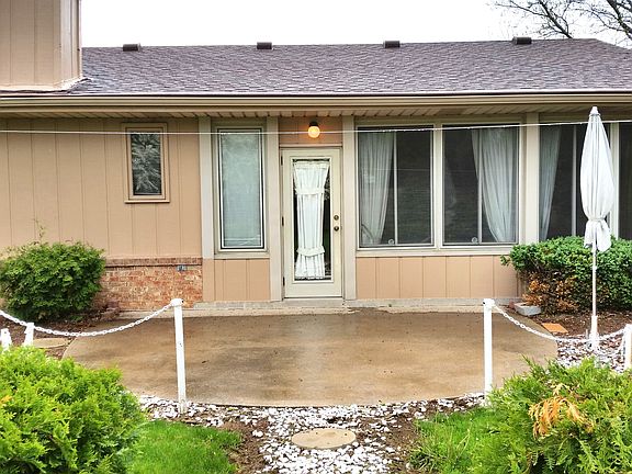 PATIO OFF ENCLOSED PORCH