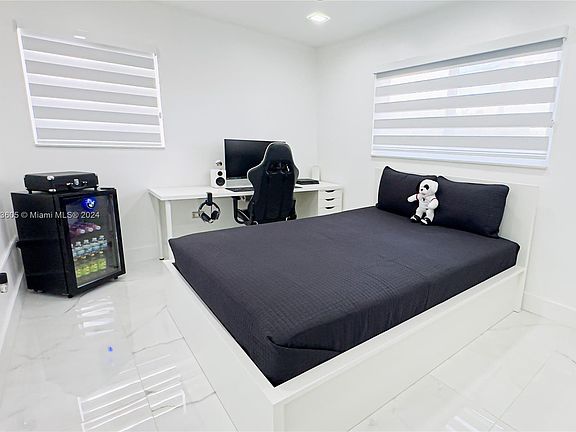 2nd image of 2519 Acapulco Dr
