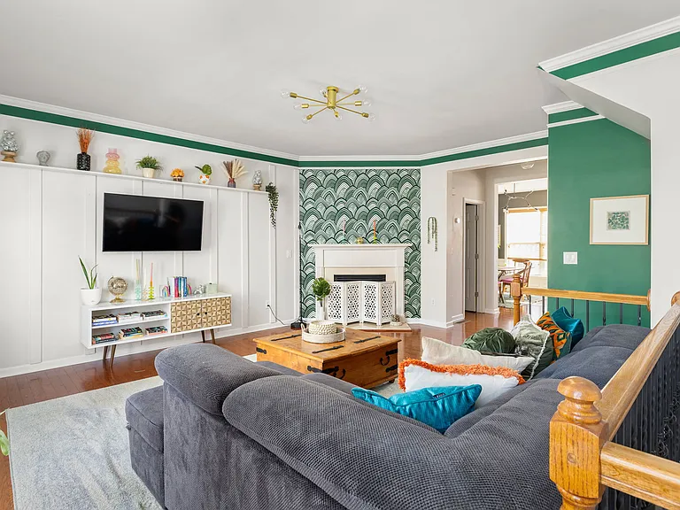 813 Charles Bank Ave SE — Photo 3