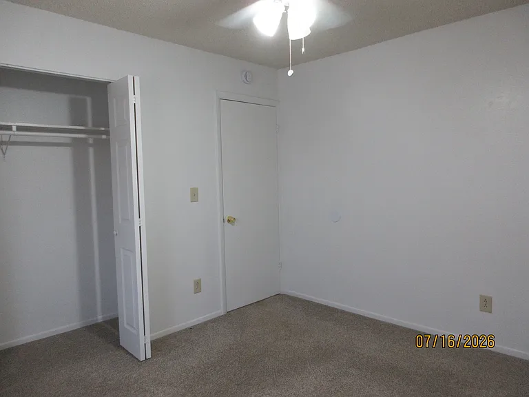 Large 2 Bedroom Rental — Photo 27