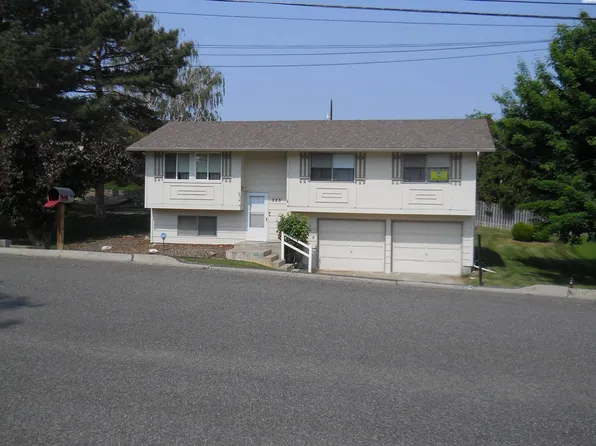 825 Taylor St, Sunnyside, WA 98944