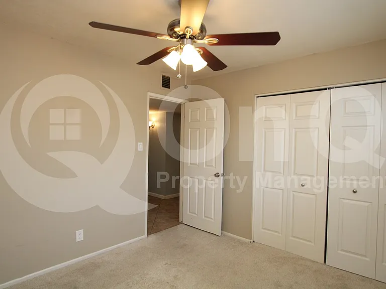 425 E Continental Dr — Photo 15