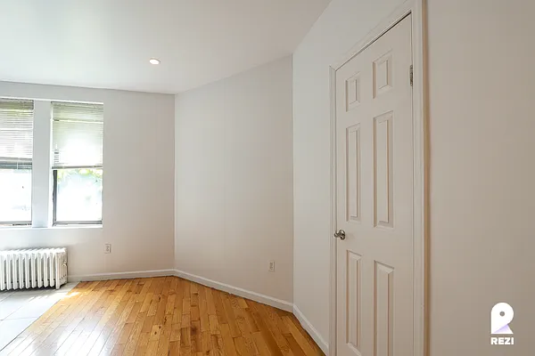 Rented by REZI | media 13