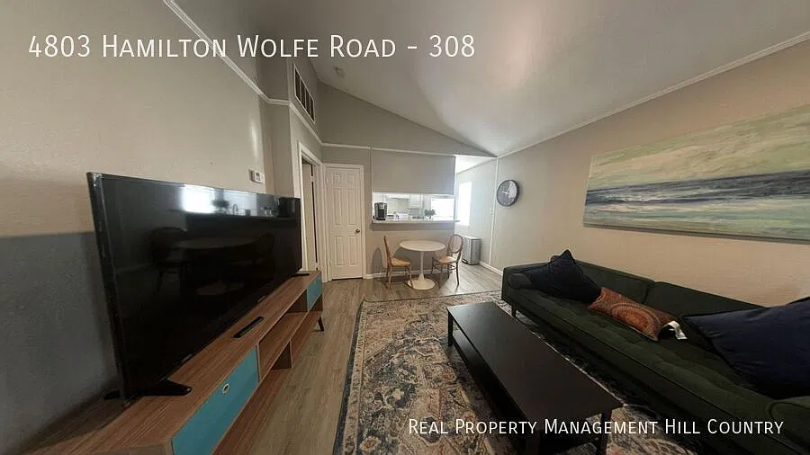 Medical Center 1 Bedroom Condo! Fully Furnished Option — Photo 4