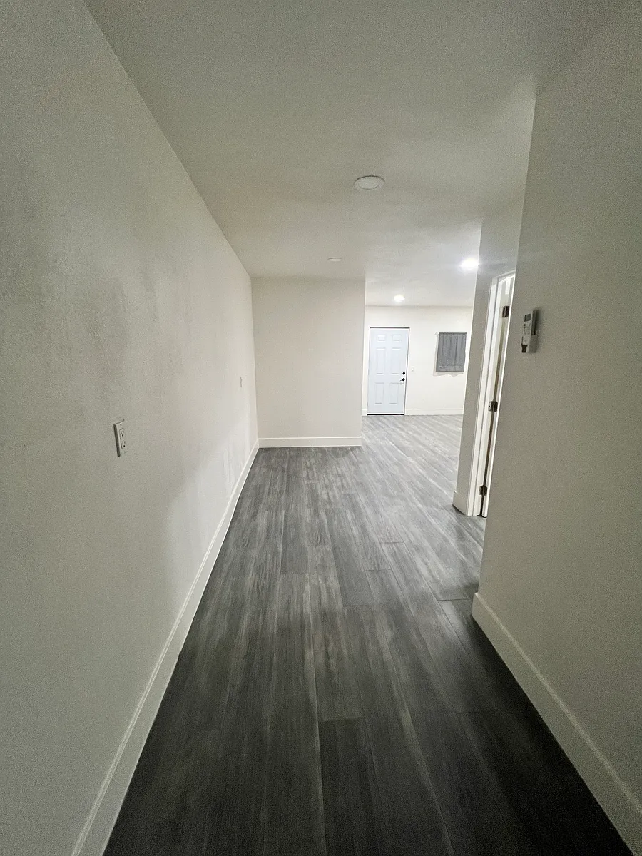 Building Photo - Las Posas Rd