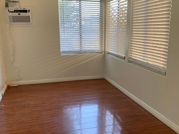 5th image of 1010 S Campbell Ave