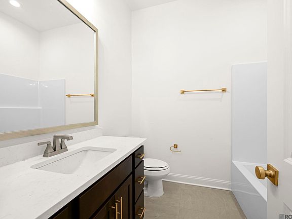 5th image of 9066 Parkway Dr