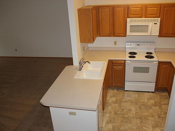 3rd image of 705 Kingfisher Ln