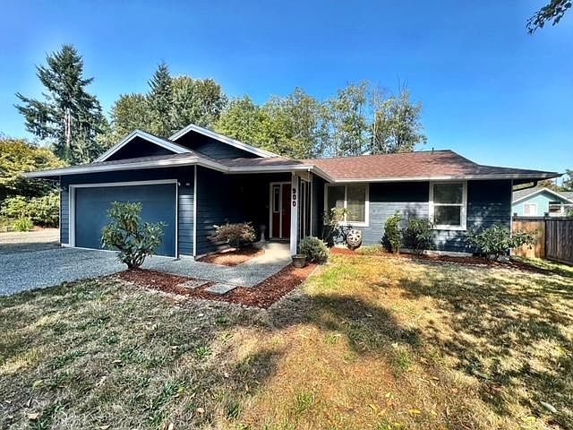 1st image of 900 NW Huckle Dr