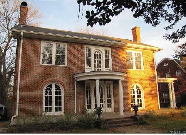 1st image of 224 College St