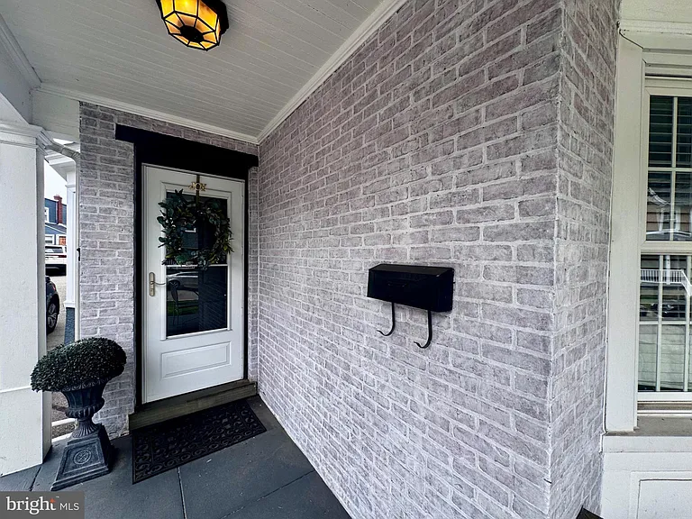 24 Thomas Ave — Photo 5