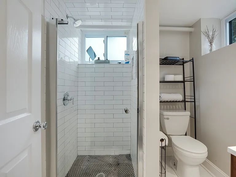 1911 Paul Spring Pkwy — Photo 35