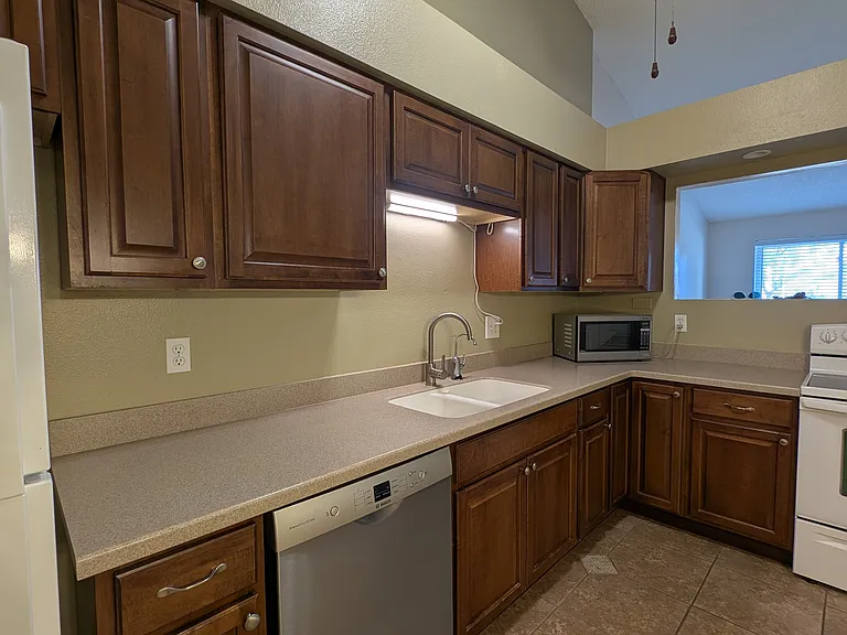 727 S Hartford St #203 — Photo 6