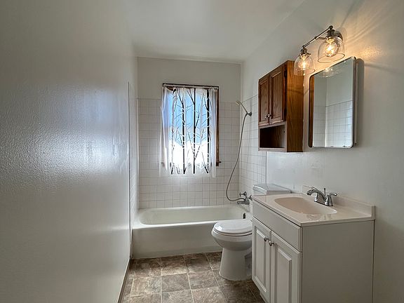 5th image of 2901 E Wellesley Ave APT 1