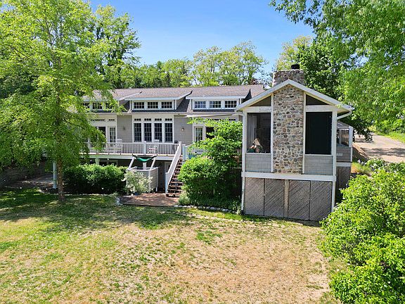 5th image of 331 Marquette Dr