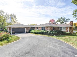 11 Wedgewood Ct, Taylorville, IL 62568