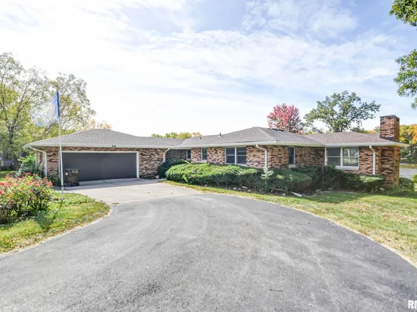 11 Wedgewood Ct, Taylorville, IL 62568