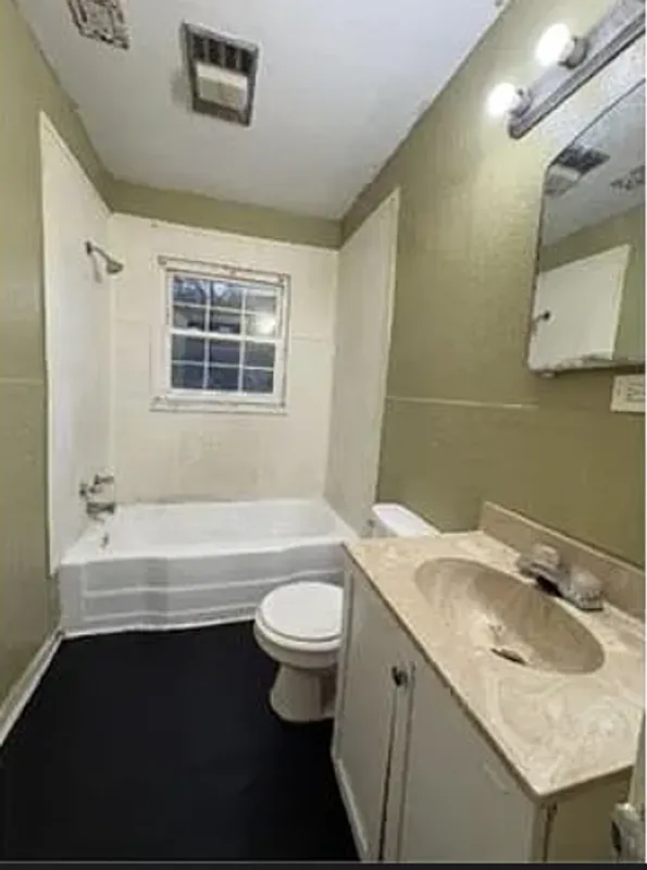 4 bed, 1.5 bath, 1880 sqft, $1,300 — Photo 4