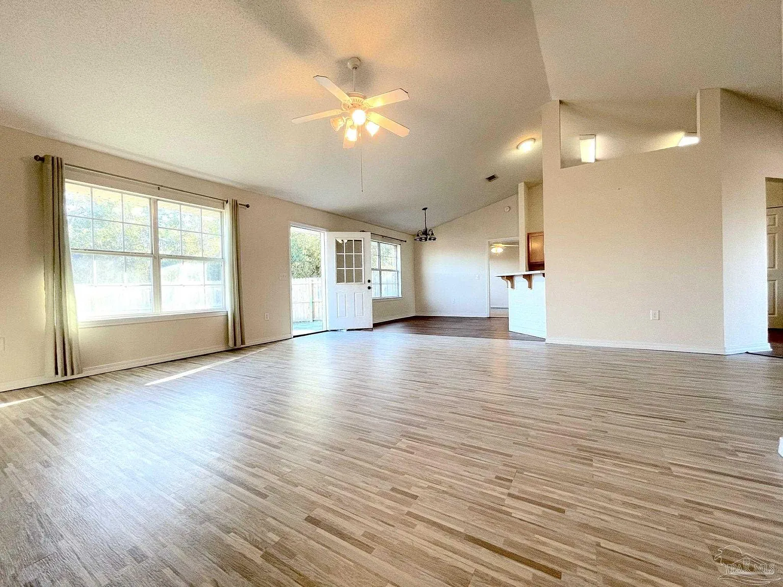 4 bed, 1815 sqft, $2,200 — Photo 4