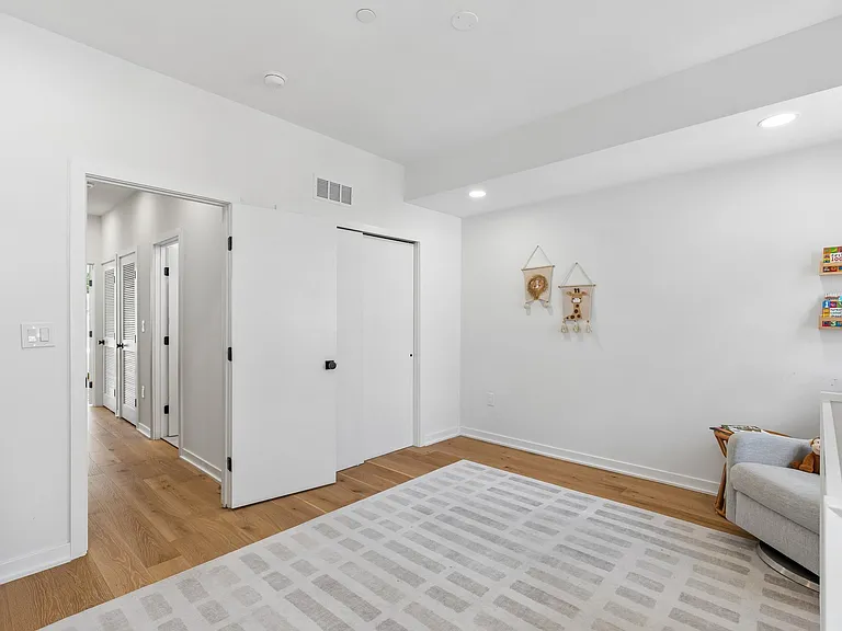 2231 Pemberton St — Photo 15