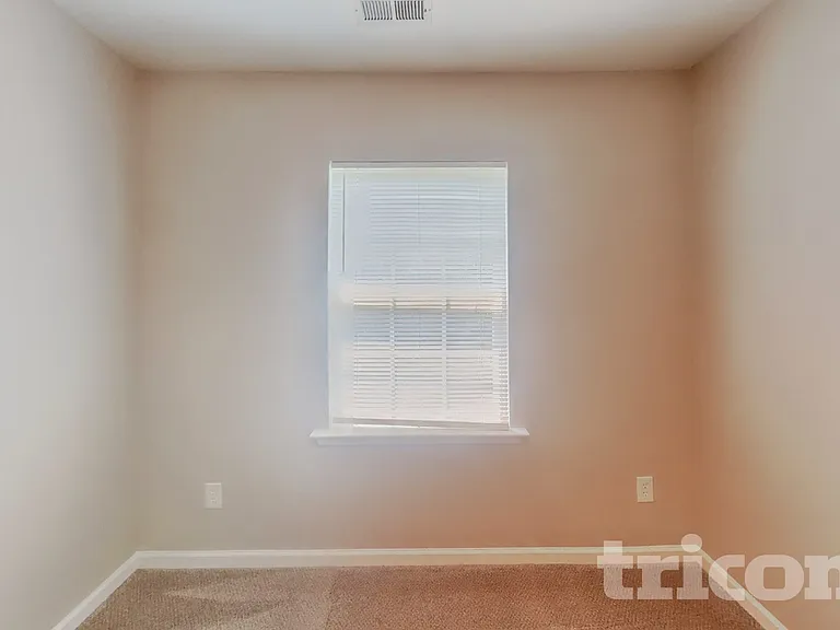 910 Statler Dr — Photo 10