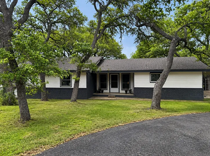 Front Exterior - 700 E Summit Dr