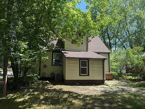 2nd image of 1017 10th Ave NE