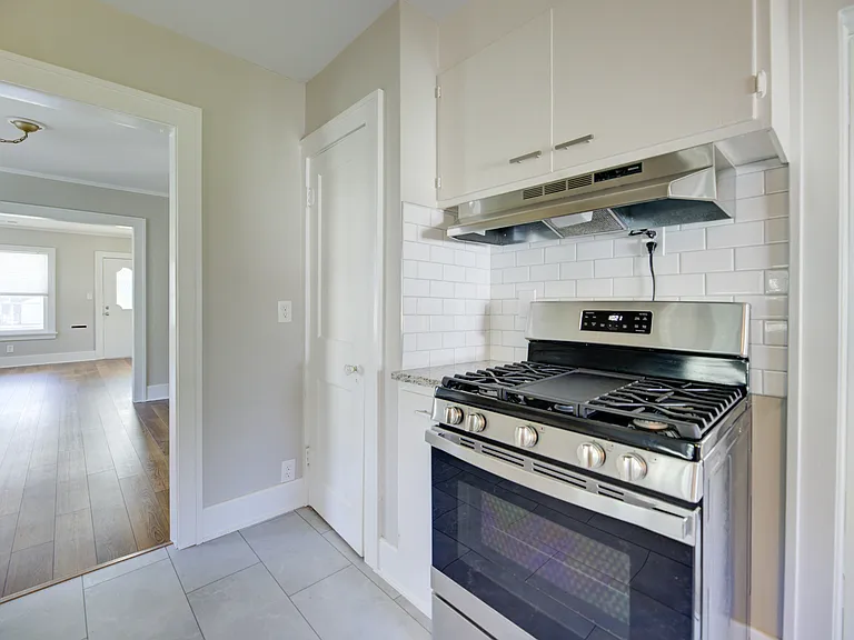 Gas range with griddle