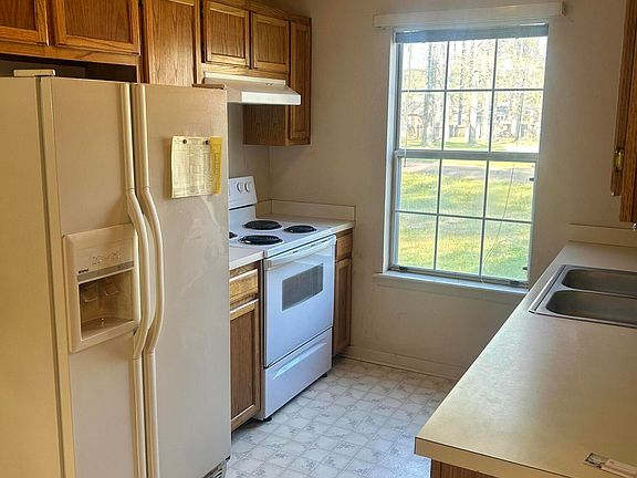 4th image of 1465 Steens Creek Dr