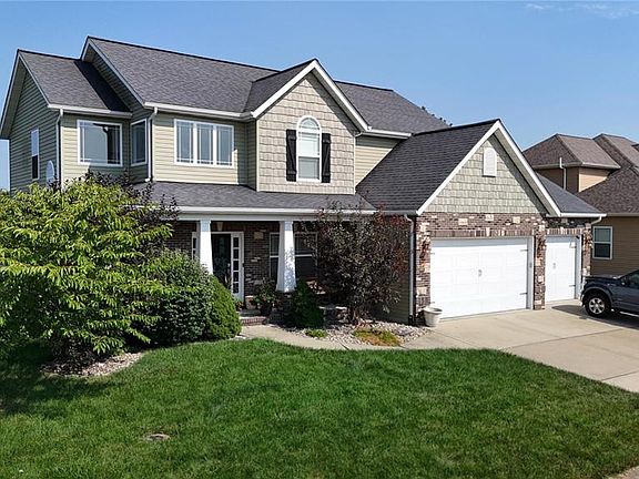 2nd image of 208 Oakshire Dr E