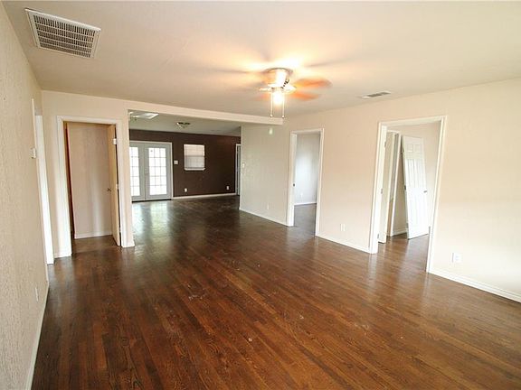 4th image of 216 Holly Dr
