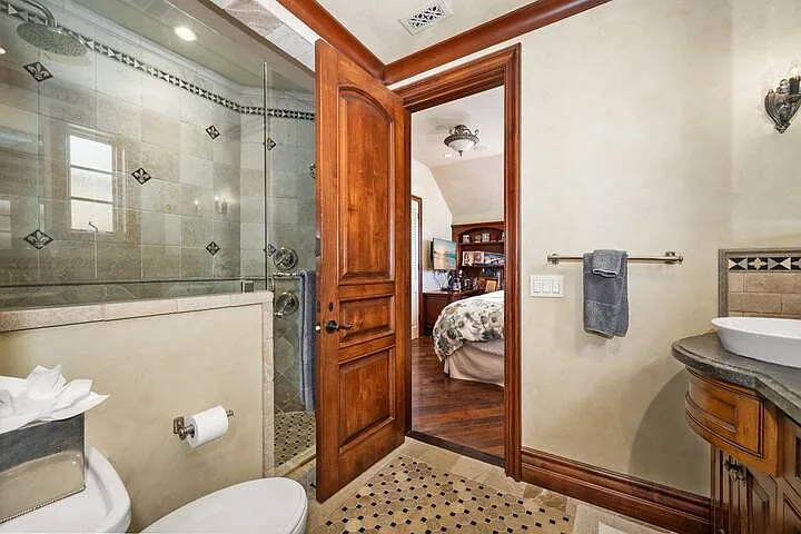 1104 W Bay Ave — Photo 48