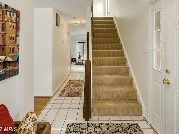 Tile foyer leads to family room, UL, and LR