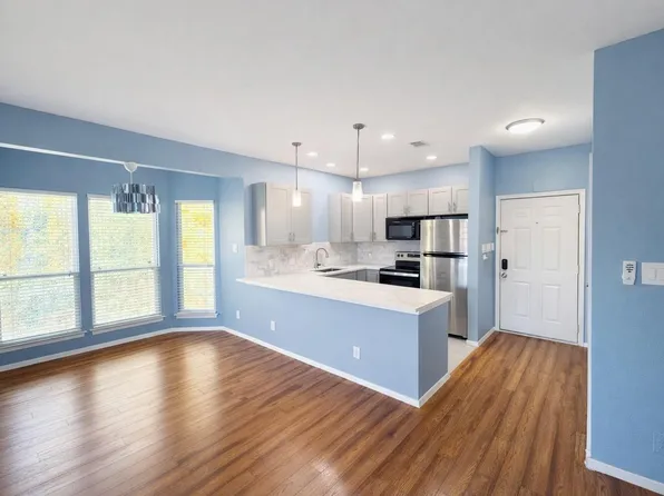 808 W 29th St APT 206, Austin, TX 78705