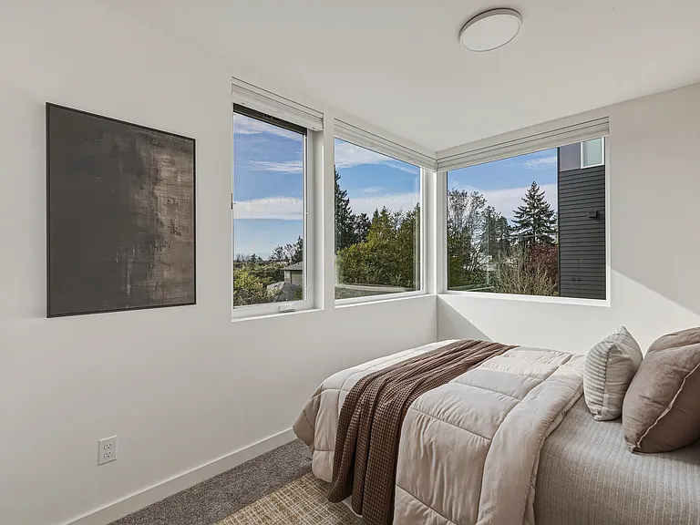 6320 41st Ave SW #A — Photo 10