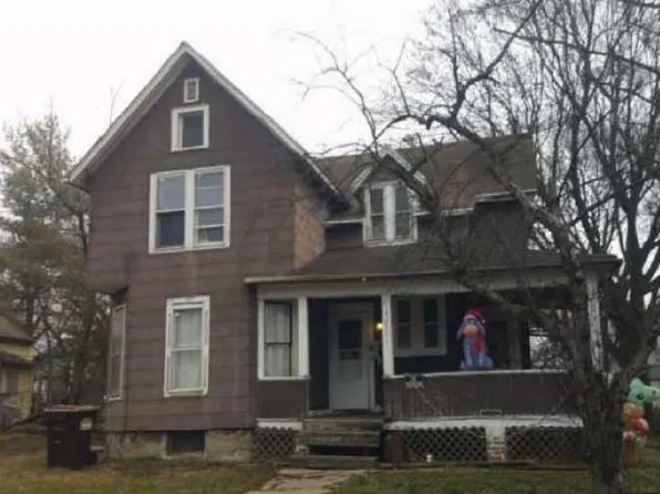 427 N Nursery Ave, Freeport, IL 61032