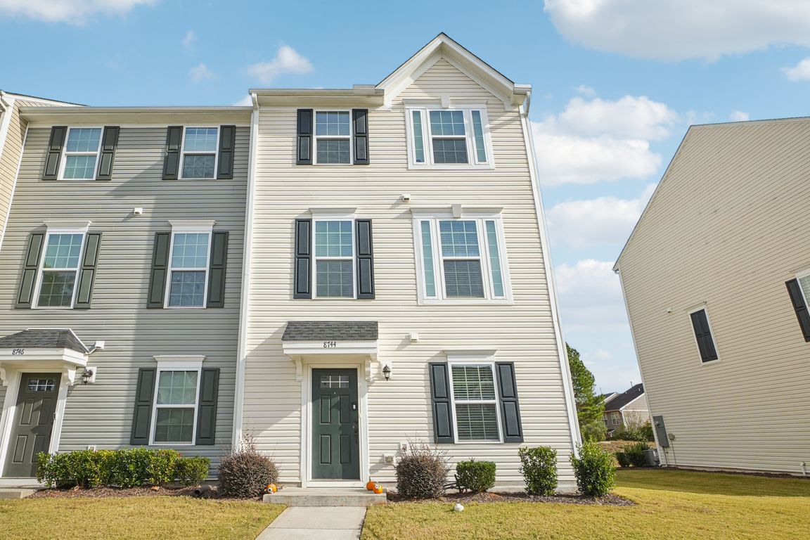 Red Canyon Way-S2611-001.jpg