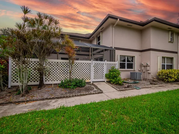 42 Essex Court #A, Royal Palm Beach, FL 33411