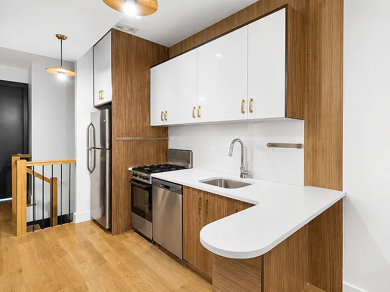 581 Fairview Ave #1A — Photo 3