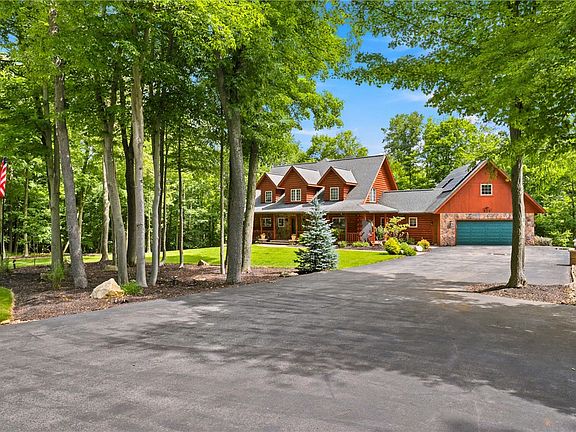3rd image of 824 S Shore Trl