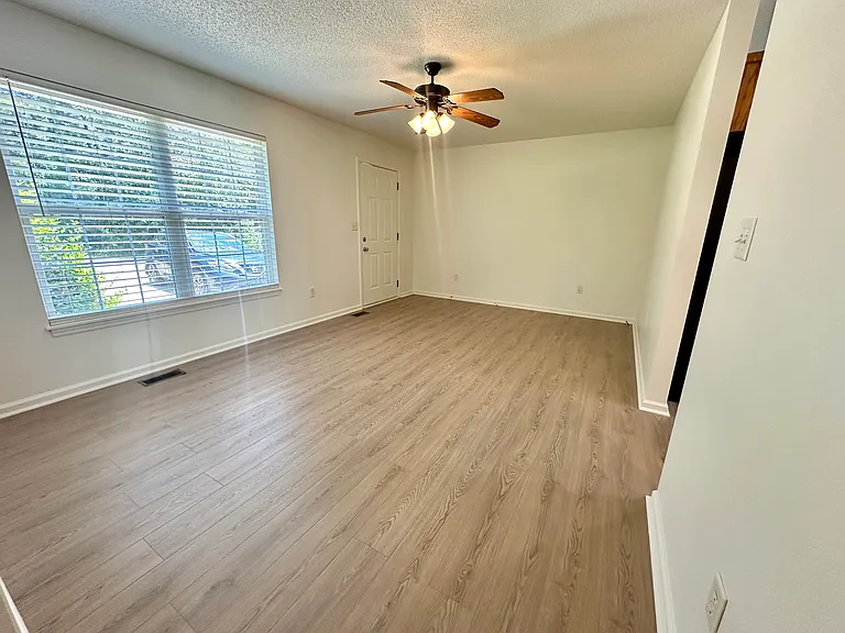 109 England Way — Photo 3