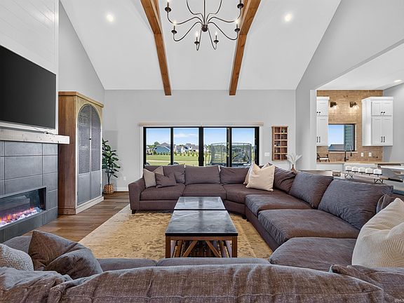 4th image of 5895 Menza Dr