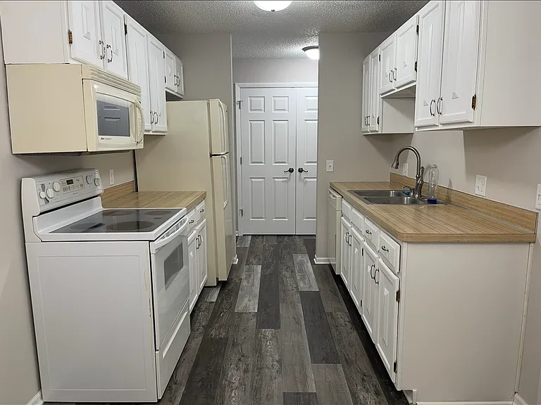 3917 Heritage Hills Dr #106 — Photo 2